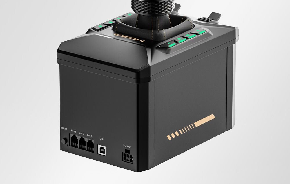 Symulator lotu MOZA RACING AB6 Detal tylnego panelu bazy Moza AB6 z widocznymi gniazdami Dev 1, Dev 2, Dev 3, portem USB typu B oraz wejściem DC rozmieszczenie przycisków wzorowano na kokpitach myśliwców czujnik Halla podświetlenie RGB