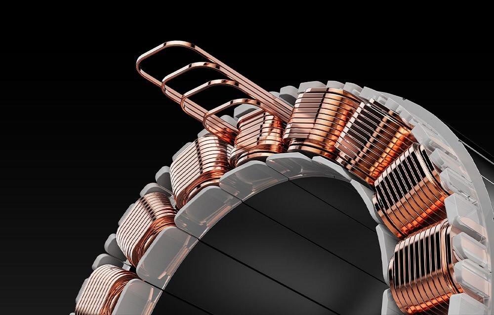 Baza kierownicy MOZA RACING R25 RS091 Szczegółowy widok miedzianych uzwojeń silnika bazy Moza Racing R25 płynna praca czujnik momentu obrotowego 21-bitowy enkoder magnetyczny ponad 2 miliony punktów