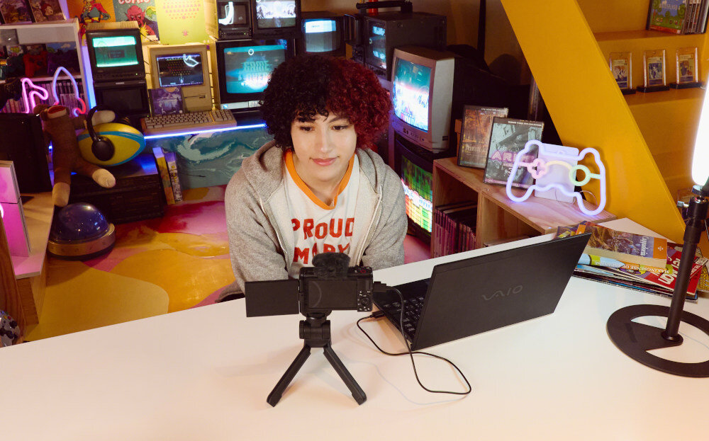 Aparat SONY ZV-1F Czarny rozdzielczość 4K FULL HD VLOGOWANIE SZEROKOKĄTNY OBIEKTYW OBSŁUGA ŁADTOWOŚĆ ZERO ŚLADU PLANETA MIKROFON WIATR ROZMOWY FILMY JAKOŚĆ