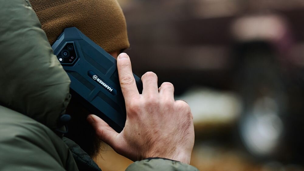 Smartfon HAMMER Iron V    ekran bateria aparat procesor ram pamięć pojemność rozdzielczość zdjęcia filmy opis dane cechy blokady system łączność wifi bluetooth obudowa szkło odporność porty muzyka transfer sieć przekątna matryca waga czujniki oled amoled ips