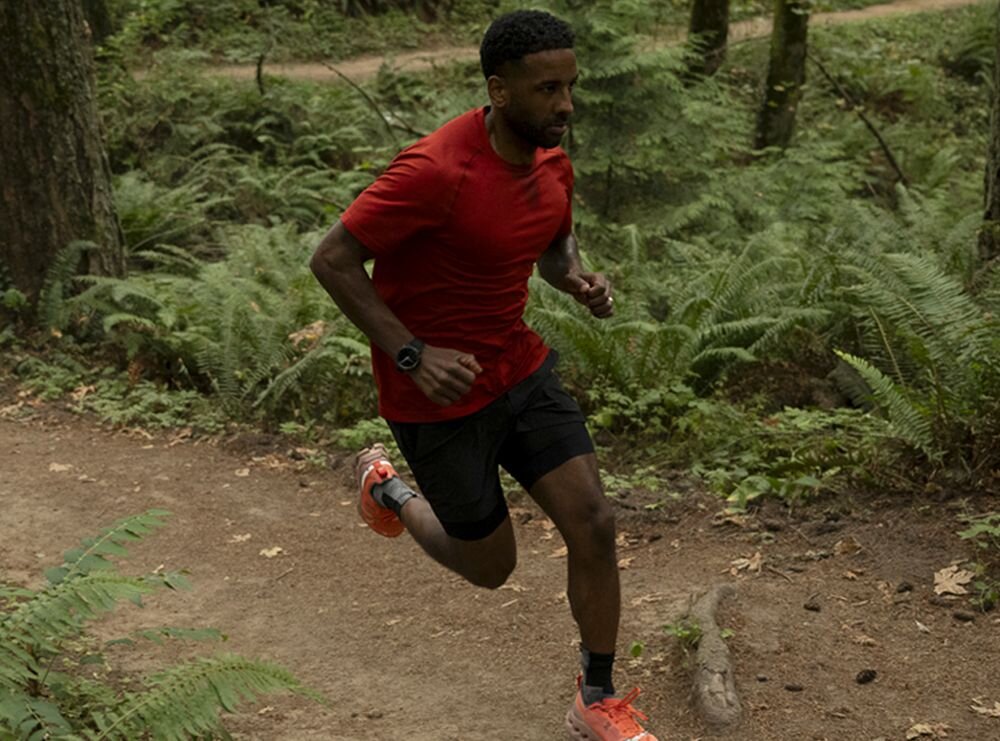 Smartwatch AMAZFIT T-Rex 3 podczas biegania 