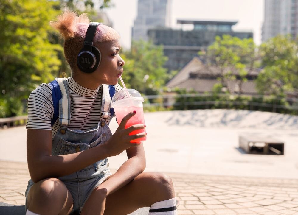 Słuchawki nauszne JBL Live 770NCłatwa obsługa sygnał audio 