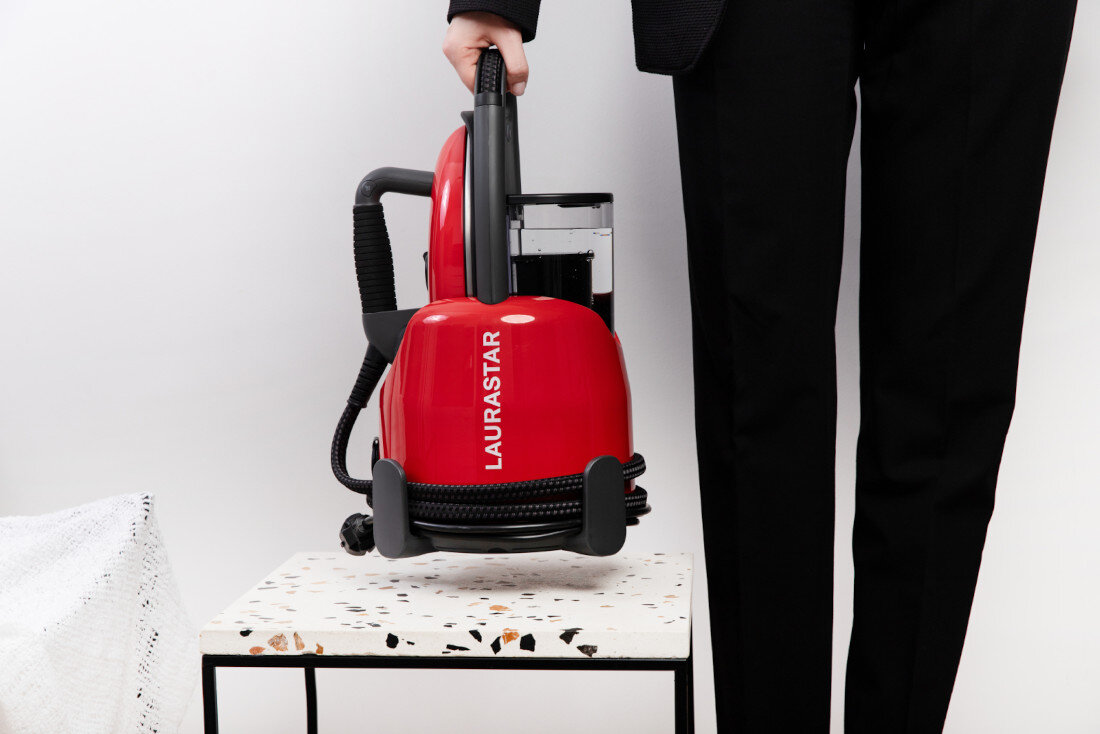 Generator pary LAURASTAR Lift Original Red Wygoda użytkowania komfort konstrukcja ergonomia prasowanie w pionie w poziomie możliwości