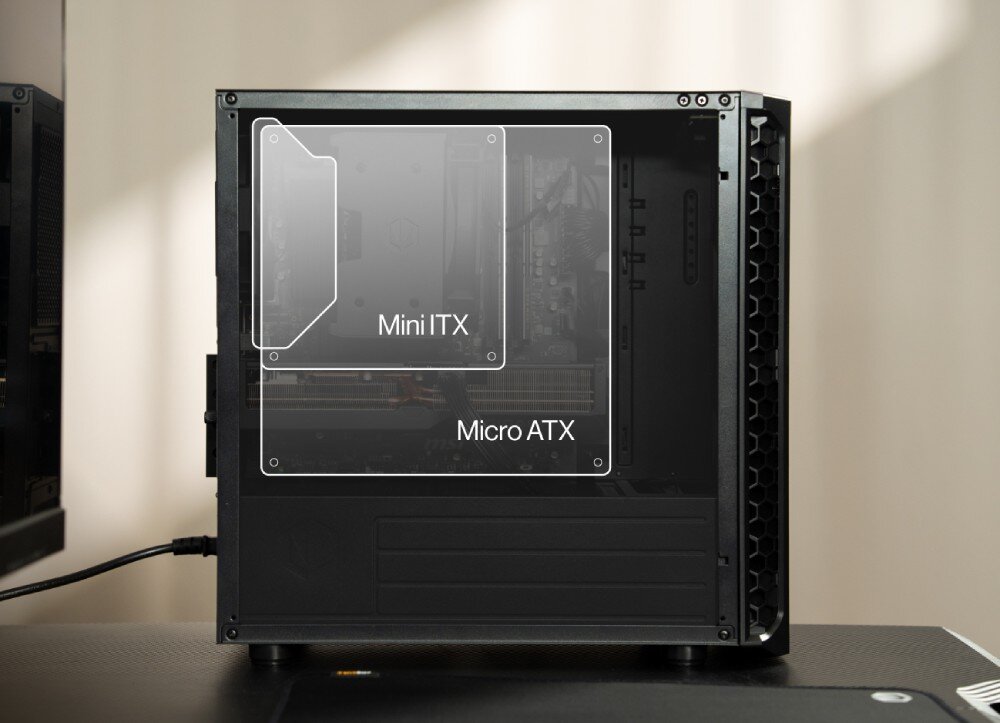 Obudowa ENDORFY Signum M30 Air Widok wnętrza obudowy z naniesionymi obrysami montażowymi dla płyt głównych oznaczonymi napisami 'Mini ITX' oraz 'Micro ATX'