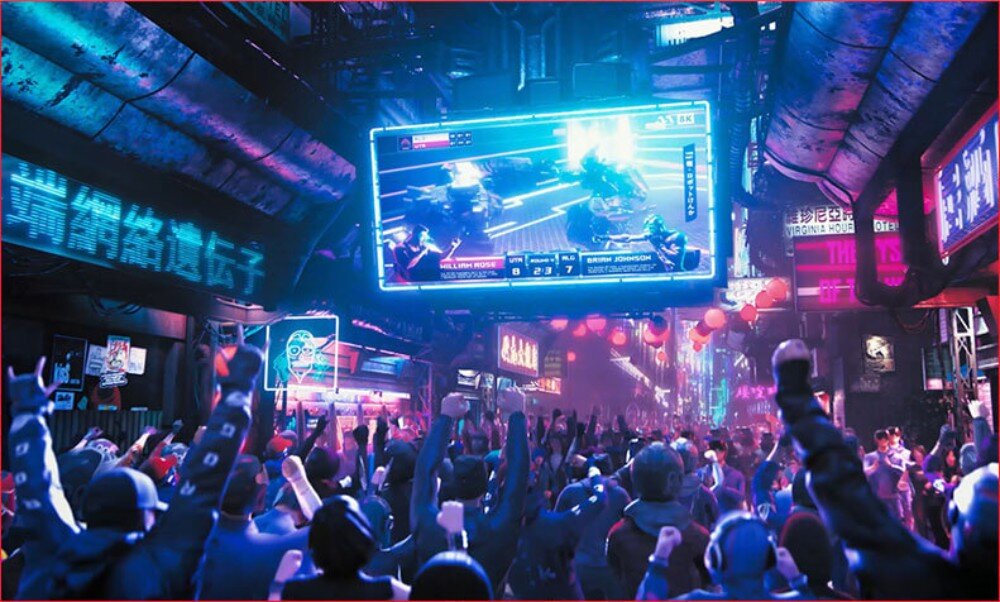 Monitor ASUS ROG Strix XG27AQDMES Widok na futurystyczne miasto nocą z dużym telebimem wyświetlającym rozgrywkę e-sportową przed tłumem ludzi