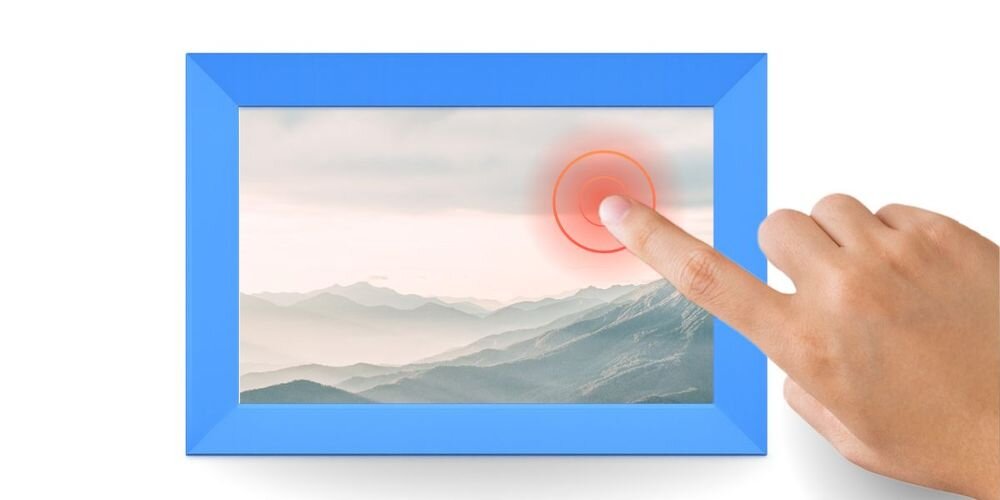 Ramka cyfrowa DENWER Frameo PFF-1023BU Niebieski prezentacja ramki na białym tle z palcem na ekranie dotykowym przeglądanie zdjęć przejrzysty interfejs FRAMEO