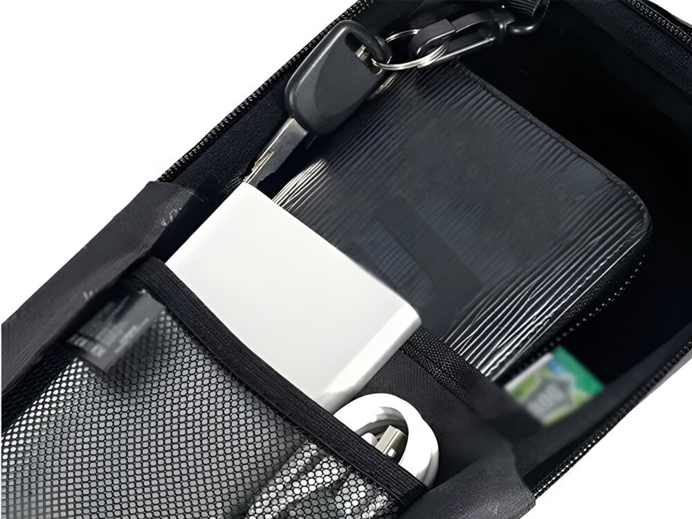 Torba na hulajnogę WILDMAN RS4L Czarny
                wewnętrzna kieszeń torby jazda hulajnogą nie przemieszcza się w trakcie jazdy szybkie ruszenie w trasę