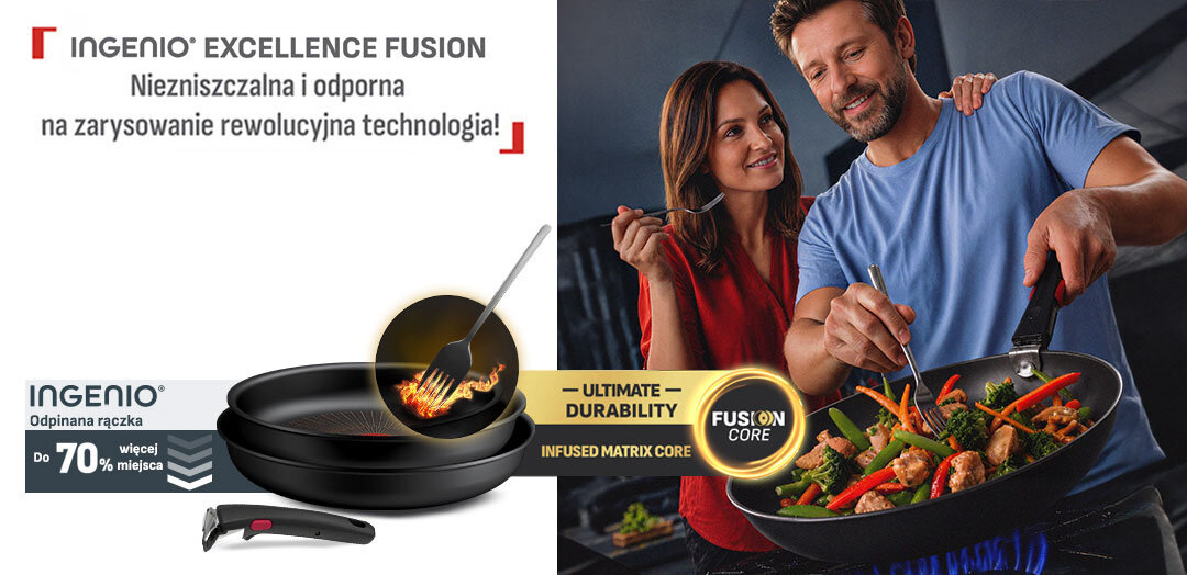 Patelnie TEFAL Ingenio Excellence Fusion, obok odpinana rączka i widelec w płomieniach. Po prawej kucharz miesza jedzenie na patelni.Obok kobieta, która trzyma widelec.