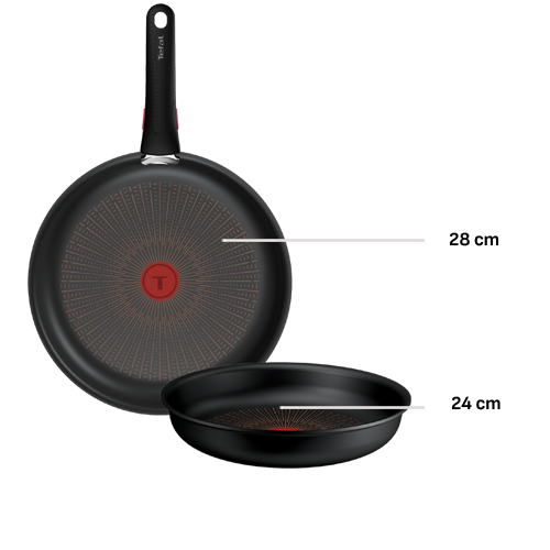 Dwie czarne patelnie z czerwonymi elementami na dnie, jedna z nich ma uchwyt z napisem \'Tefal\'. Widoczne są oznaczenia średnicy: 28 cm i 24 cm.