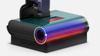 Mop ustawiony w stacji dokującej pokazany w trakcie osuszania urządzenia: tacy i pojemnika na wodę