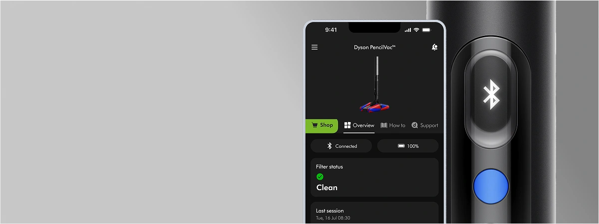 Zbliżenie na aplikację MyDyson w smartfonie oraz na część odkurzacza Dyson Pencilvac