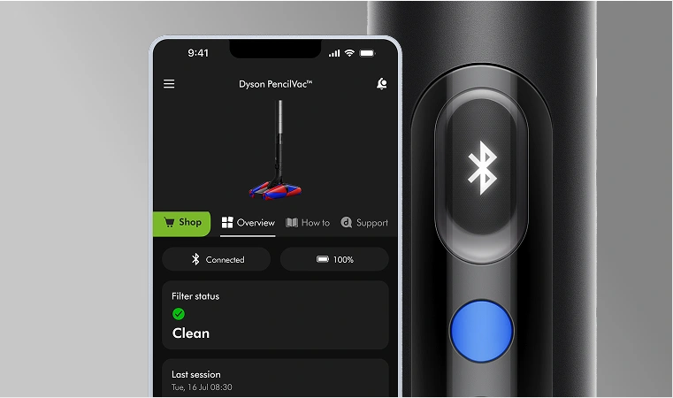 Zbliżenie na aplikację MyDyson w smartfonie oraz na część odkurzacza Dyson Pencilvac