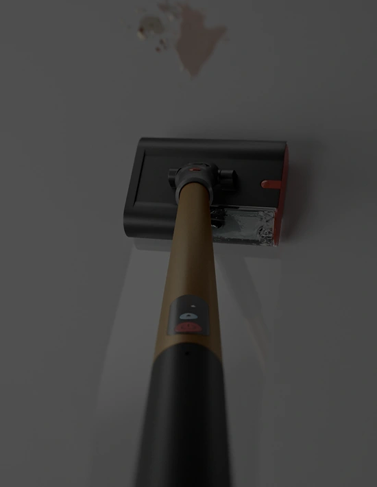 Czarno-miedziany mop elektryczny Dyson PencilWash zmywa plamy na jasnej podłodze i pozostawia za sobą czystą powierzchnię