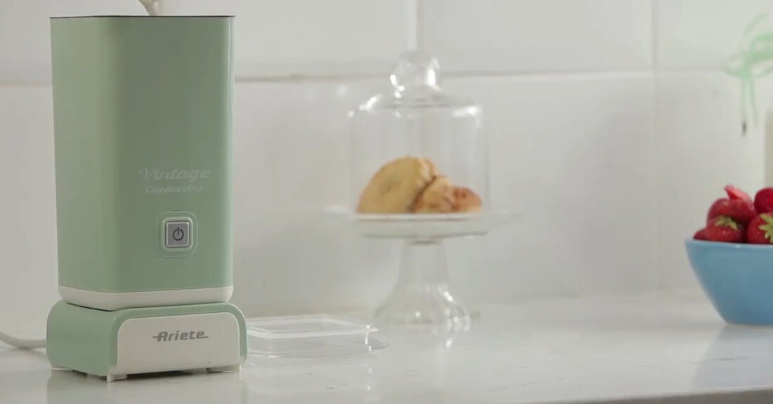 Spieniacz ARIETE Vintage Beżowy 3 funkcje w jednym przycisku Jedno przyciśnięcie spienianie na ciepło lub zimno Prosta obsługa dopasowanie potrzeby wygoda komfort