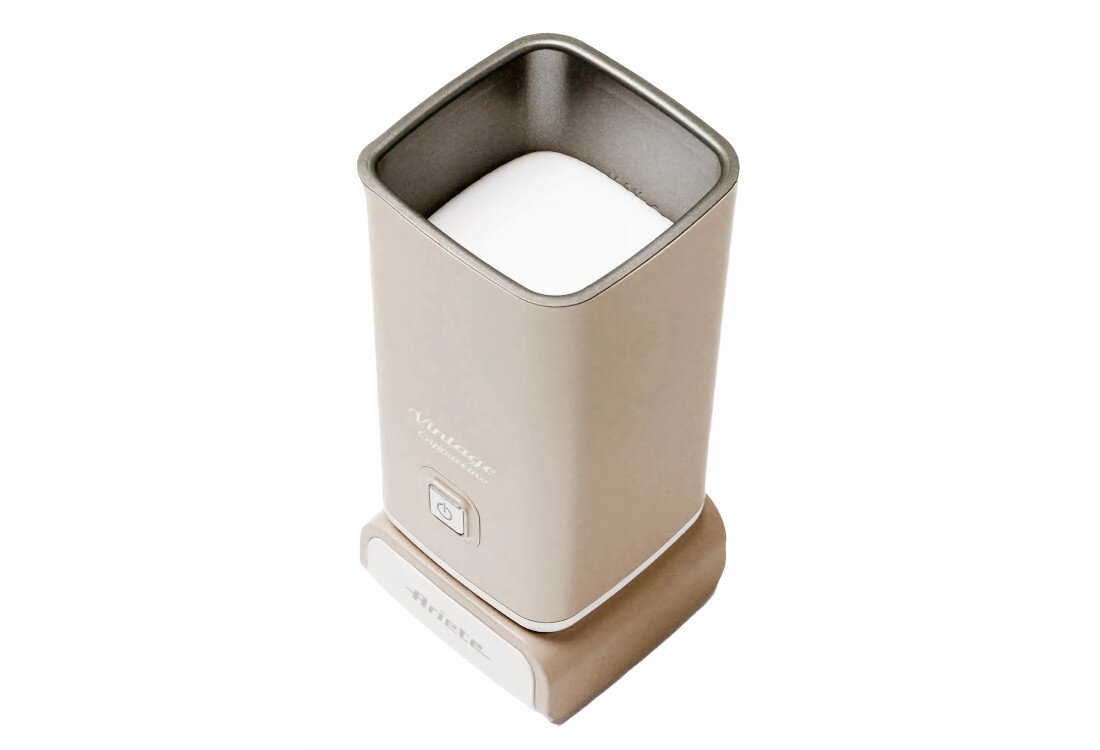 Spieniacz ARIETE Vintage Beżowy Dopasowana pojemność do 140 ml mleka lub podgrzewanie do 250 ml