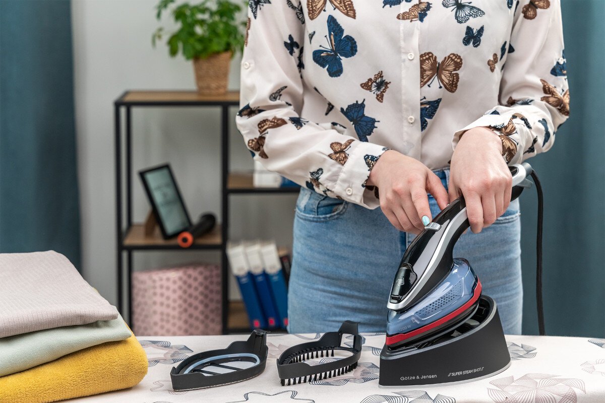 Parownica do ubran (Steamer) GOTZE & JENSEN SI700G stacja dokujaca wyswietlacz