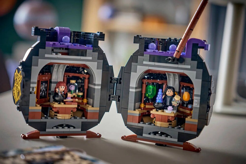 LEGO 76464 Harry Potter Kociołek: Sekretna sala zajęć z eliksirów element wystroju pokoju w stylu Harry'ego Pottera od 10 lat 