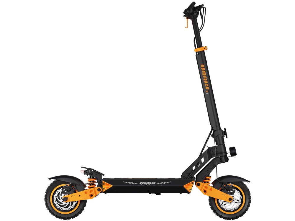 Hulajnoga elektryczna KAMIKAZE K1 60km 1000W 10 cali Czarny hulajnoga na białym tle widoczna z boku sygnał dźwiękowy komunikowanie się z innymi użytkownikami drogi tempomat pozwala ustawić i utrzymywać stałą prędkość pojazdu zwiększenie bezpieczeństwa oszczędność energii