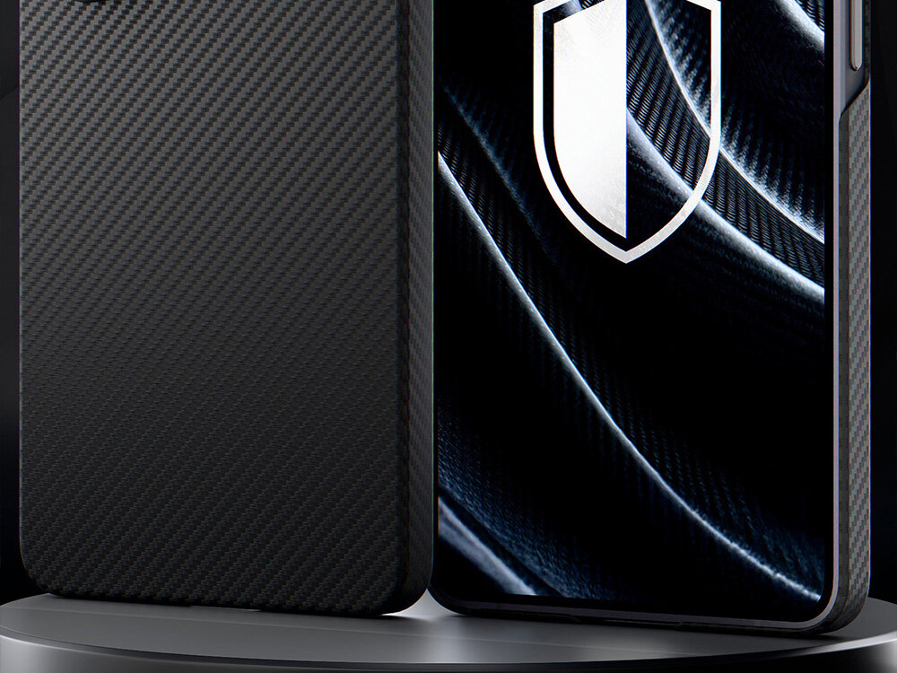 Etui aramidowe na telefon z logo tarczy na ekranie, symbolizujące ochronę urządzenia i wytrzymałość materiału