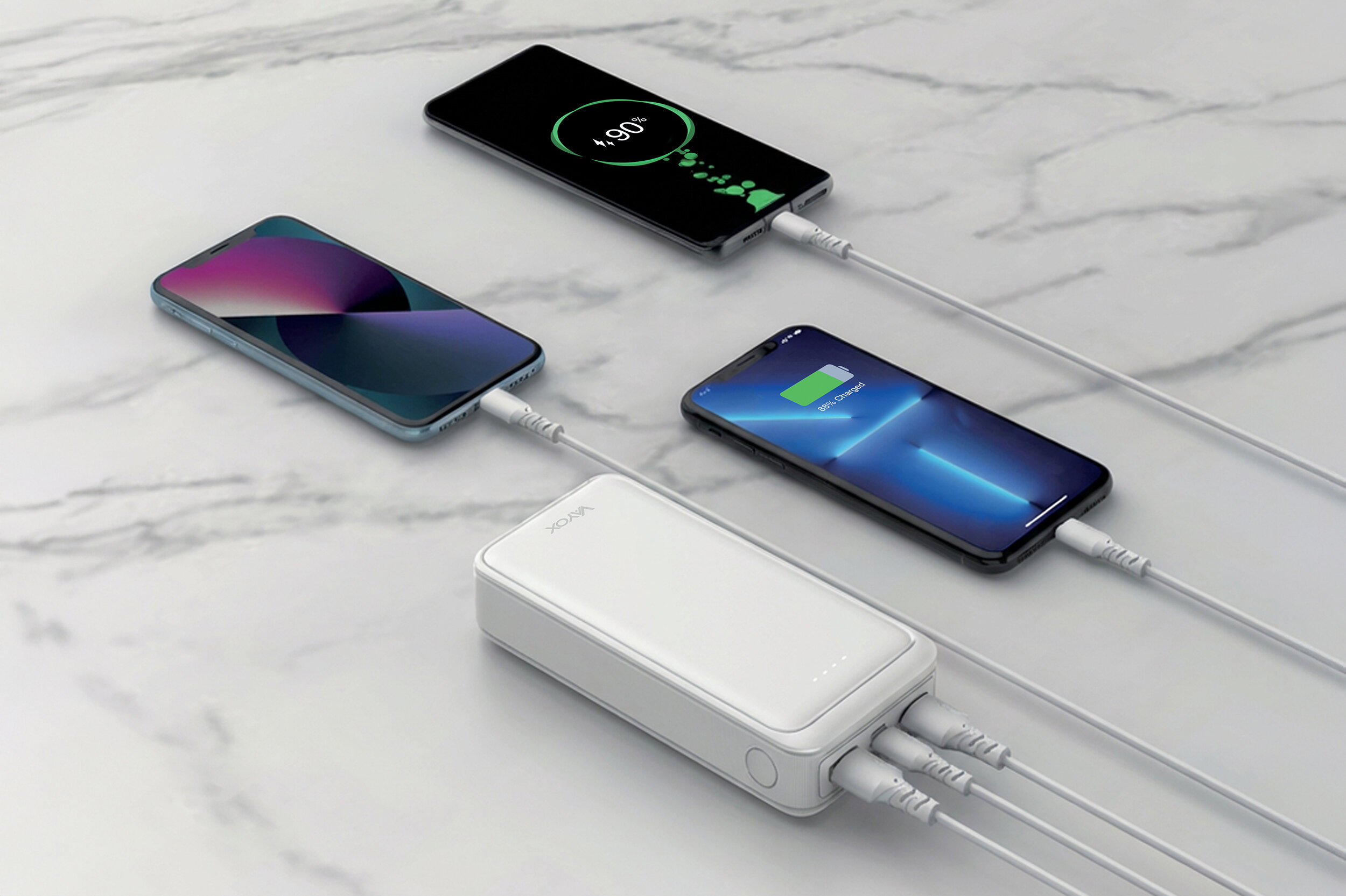 Ładowanie 3 urządzeń jednocześnie porty USB-C i USB-A