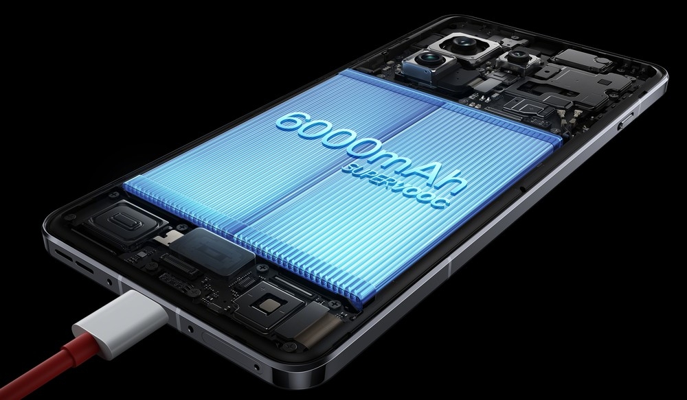 Smartfon ONEPLUS 13  ładowanie 