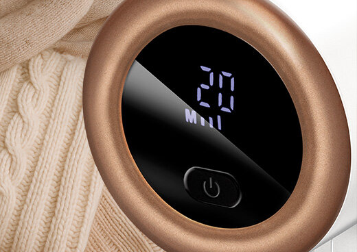 Zbliżenie na wyświetlacz LED golarki do ubrań MMU-06.