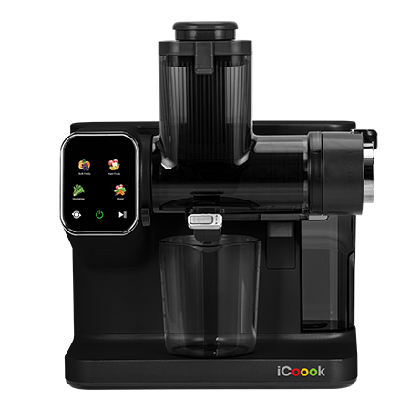 Wyciskarka wolnoobrotowa iCOOOK MSO-IC-01 z panelem sterowania i pojemnikiem na sok na czarnym tle.