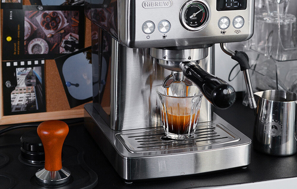 Ekspres HiBREW H10A Czarny Stalowa obudowa i detale Obudowa ze stali nierdzewnej  Podgrzewana tacka na filiżanki Przezroczysty zbiornik na wodę o pojemności 1,8 litra wyjmowana tacka ociekowa ze wskaźnikiem napełnienia uchwyt transportowy