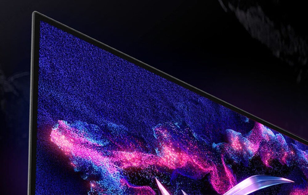 Monitor ASUS ROG Strix XG27AQDMG Zbliżenie na górny róg ekranu monitora, z widoczną kolorową grafiką w odcieniach niebieskiego, różowego i fioletowego oraz cienką ramką, HDR, jasność