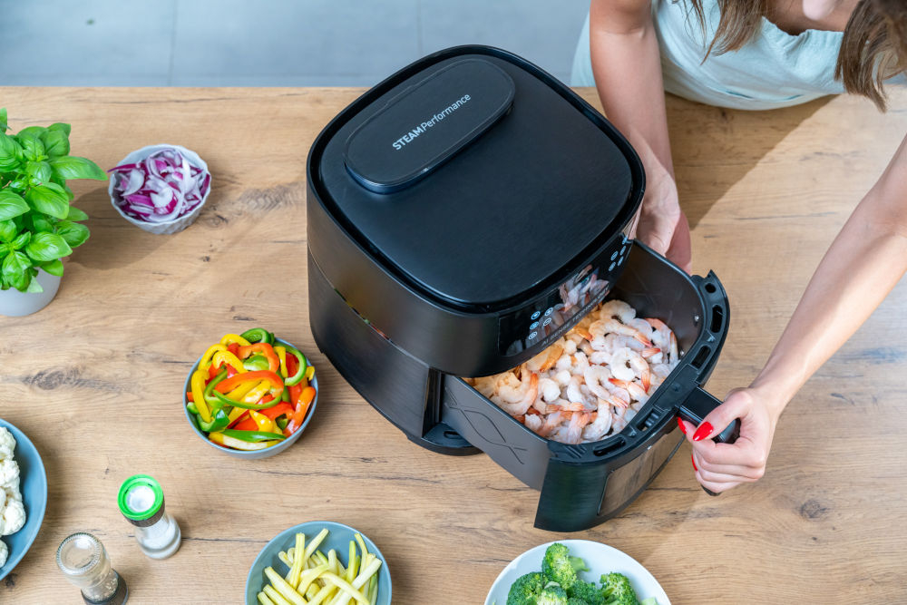 Frytkownica beztłuszczowa GÖTZE & JENSEN AF850T AI Air Fryer Gumowe nóżki obudowa bezpieczeństwo użytkowania komfort