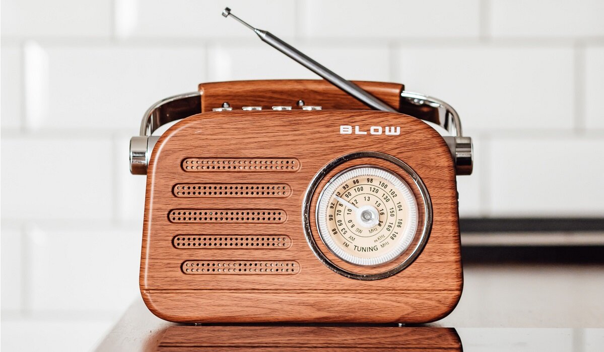 Radio BLOW RA3 Brązowy funkcja Bluetooth baterie R20 zasilanie sieciowe pendrive karta pamięci funkcje