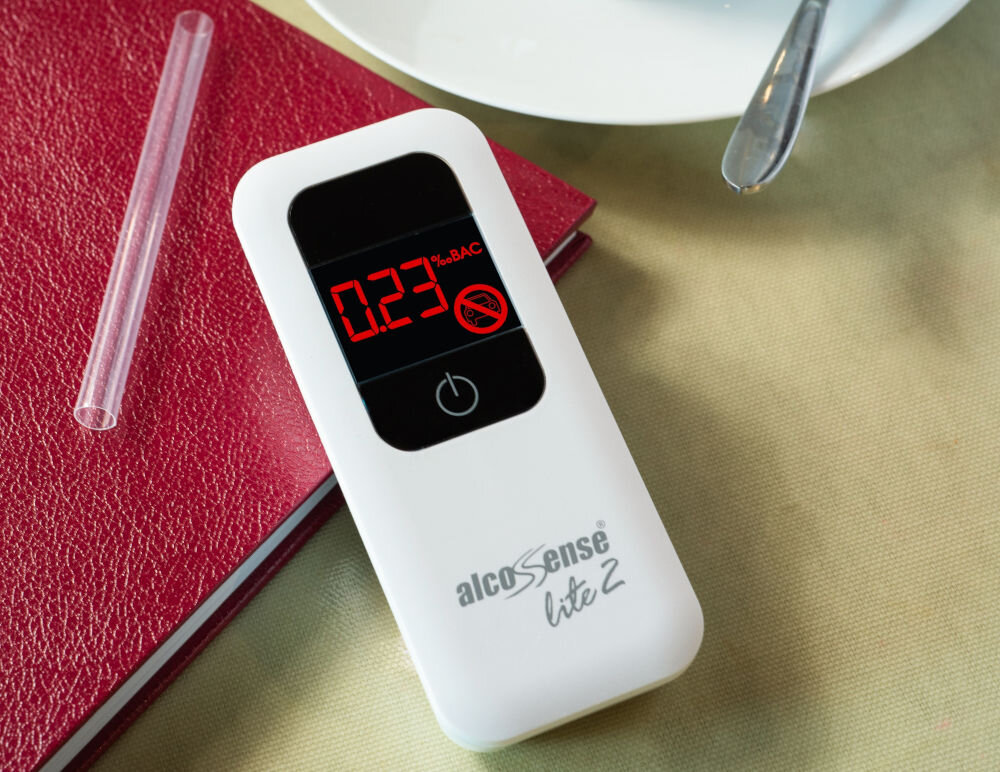 Alkomat ALCOSENSE Lite 2 kompaktowe wymiary przechowywanie noszenie zasilanie bateryjne wygodny praktyczny