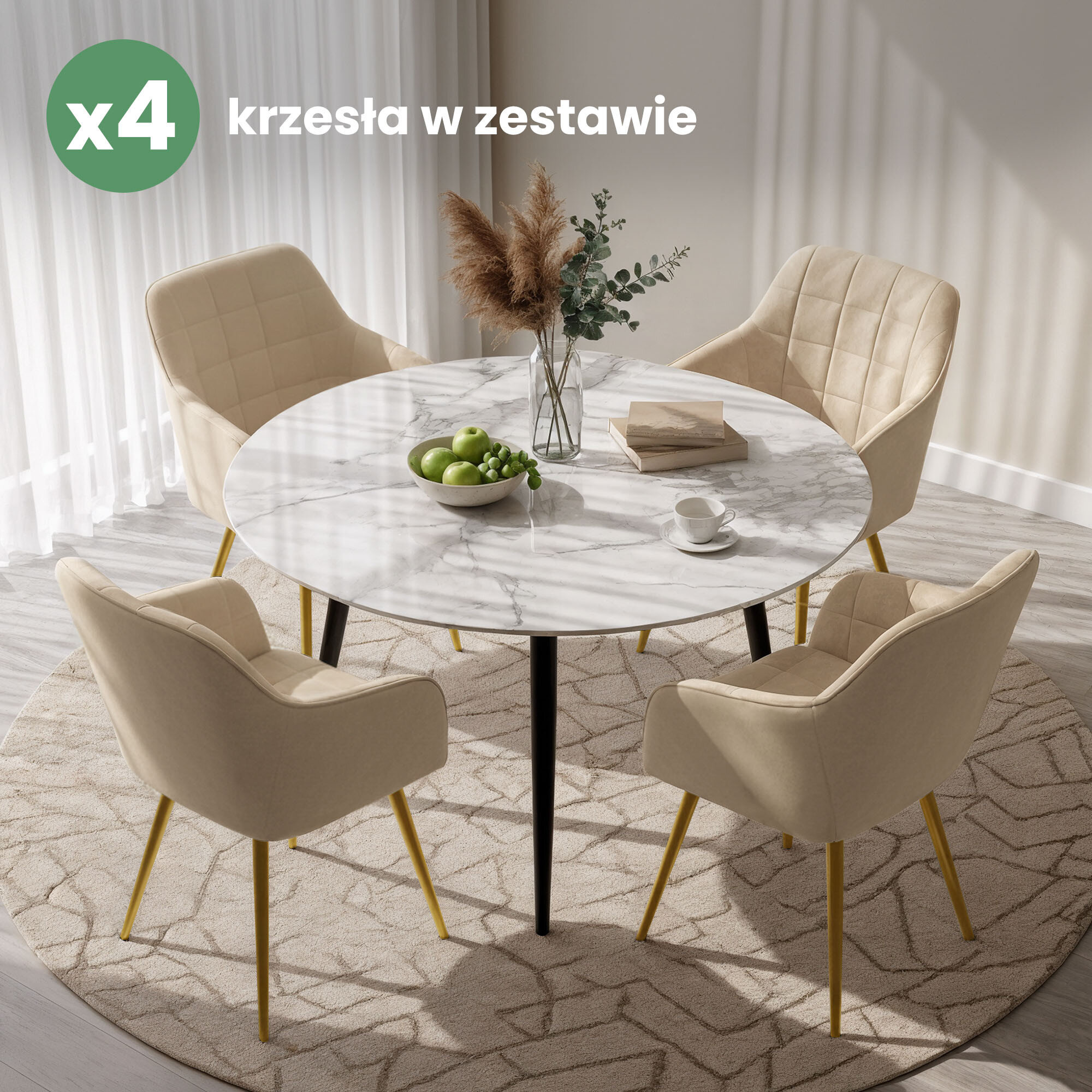 Na obrazie widoczny jest okrągły stół z marmurowym blatem, otoczony czterema beżowymi krzesłami z przeszyciami kwadratowymi i złotymi nogami. Na stole znajduje się wazon z suszonymi trawami, miska z zielonymi owocami, filiżanka oraz książki, a w tle widać zasłony przepuszczające światło.