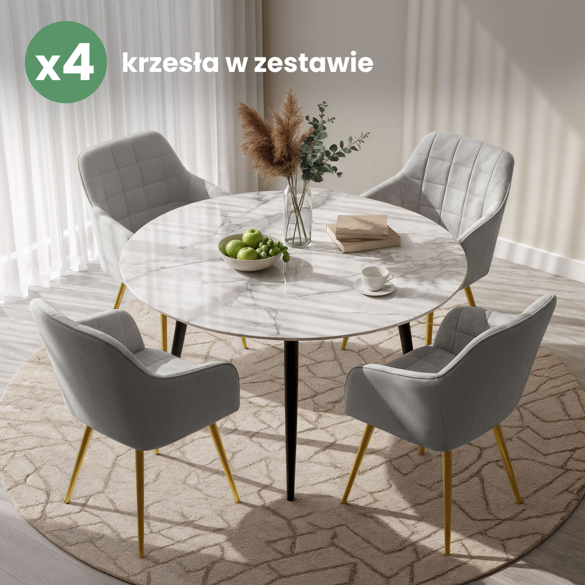 Na obrazie widoczny jest okrągły stół z marmurowym blatem, otoczony czterema szarymi krzesłami z przeszyciami kwadratowymi i złotymi nogami. Na stole znajdują się zielone jabłka w misce, filiżanka, książki oraz wazon z suszonymi trawami i gałązkami, a w lewym górnym rogu widnieje napis \'x4 krzesła w zestawie\'.
