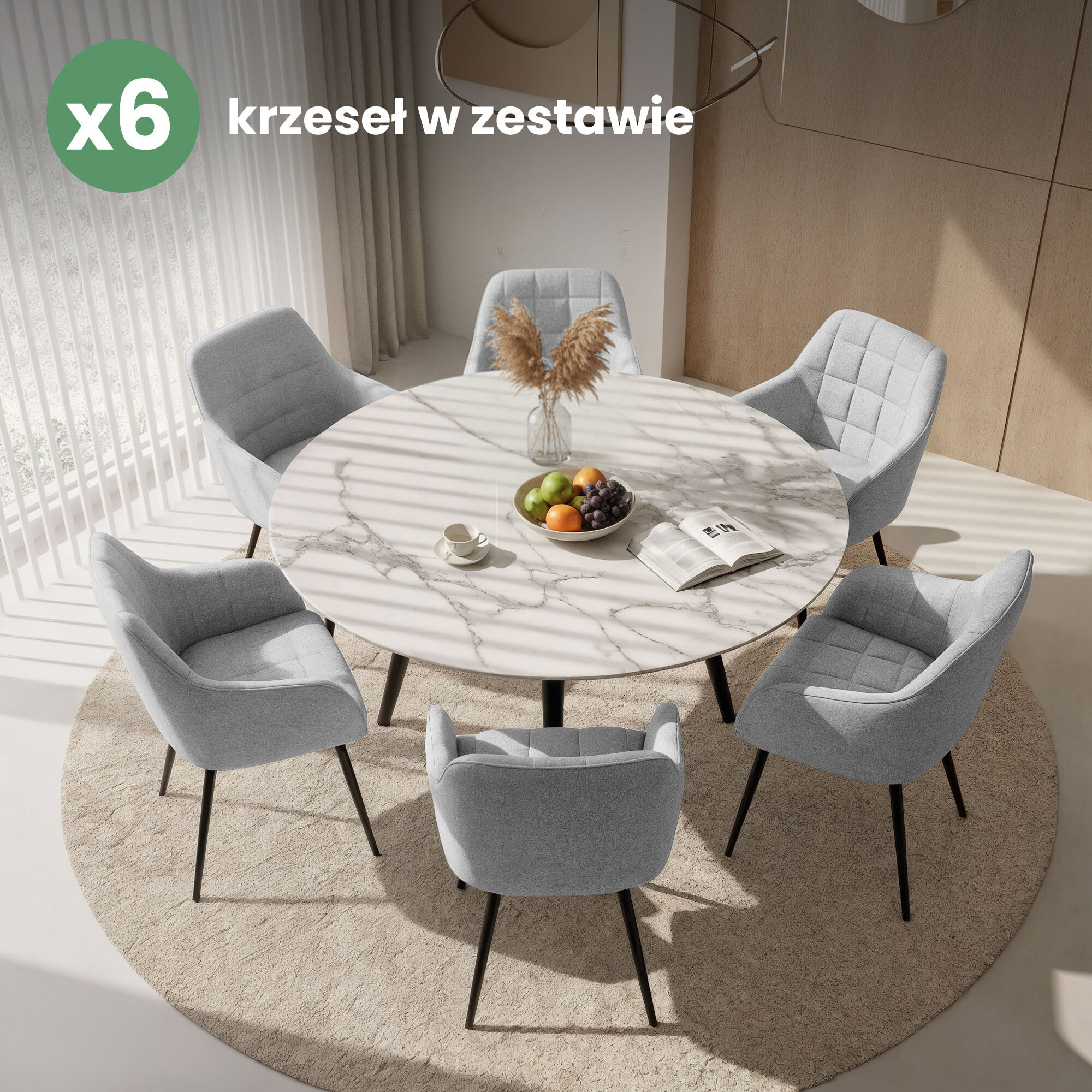 Na obrazie znajduje się okrągły stół z marmurowym blatem, otoczony sześcioma jasnoszarymi, tapicerowanymi krzesłami z czarnymi nogami. Na stole stoi wazon z suszonymi trawami, miska z owocami, filiżanka oraz otwarta książka, a w górnym rogu widnieje napis \'x6 krzeseł w zestawie\'.