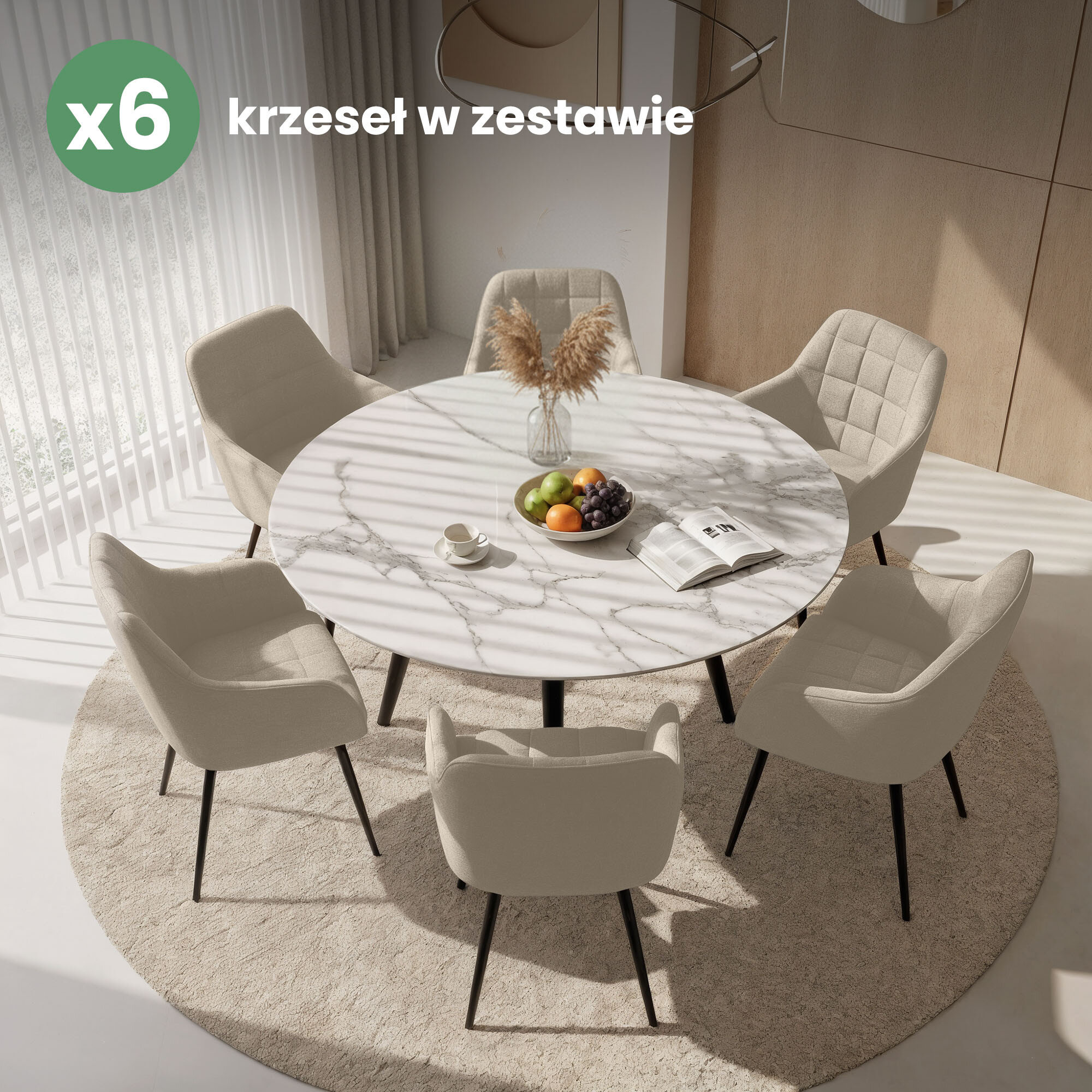 Na obrazie znajduje się okrągły stół z marmurowym blatem, otoczony sześcioma beżowymi, tapicerowanymi krzesłami z czarnymi nogami. Na stole stoi wazon z suszonymi trawami, miska z owocami, filiżanka oraz otwarta książka, a w lewym górnym rogu widnieje napis \'x6 krzeseł w zestawie\'.