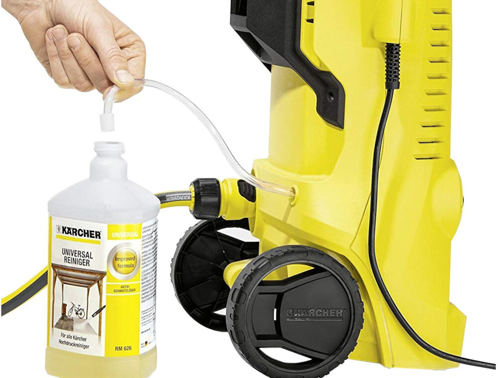 Myjka ciśnieniowa KARCHER K2 Full Control cechuje się łatwością dozowania płynów wężyk zasysający