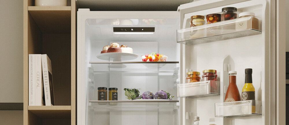 LODÓWKA CANDY CNCQ2T518EW FRESCO wydajne oświetlenie LED widoczność światło jasność