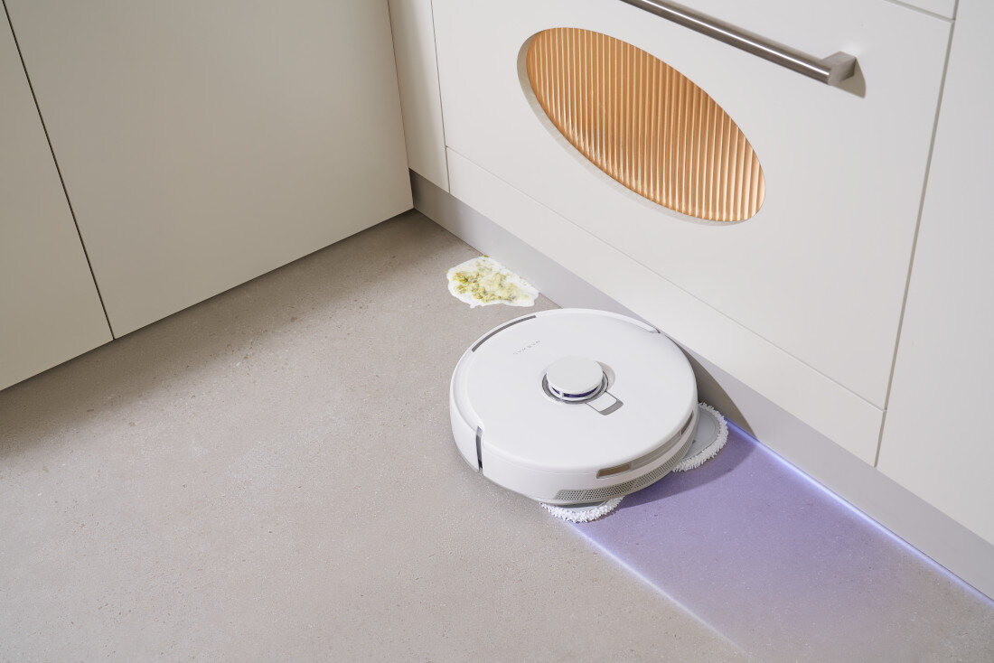 Robot sprzątający NARWAL Freo X10 Pro Biały Precyzyjne mycie krawędzi System EdgeReach z trójkątnymi mopami Reuleaux Wysuwany moduł mopa ze stałym naciskiem 8N 5 strategii czyszczenia