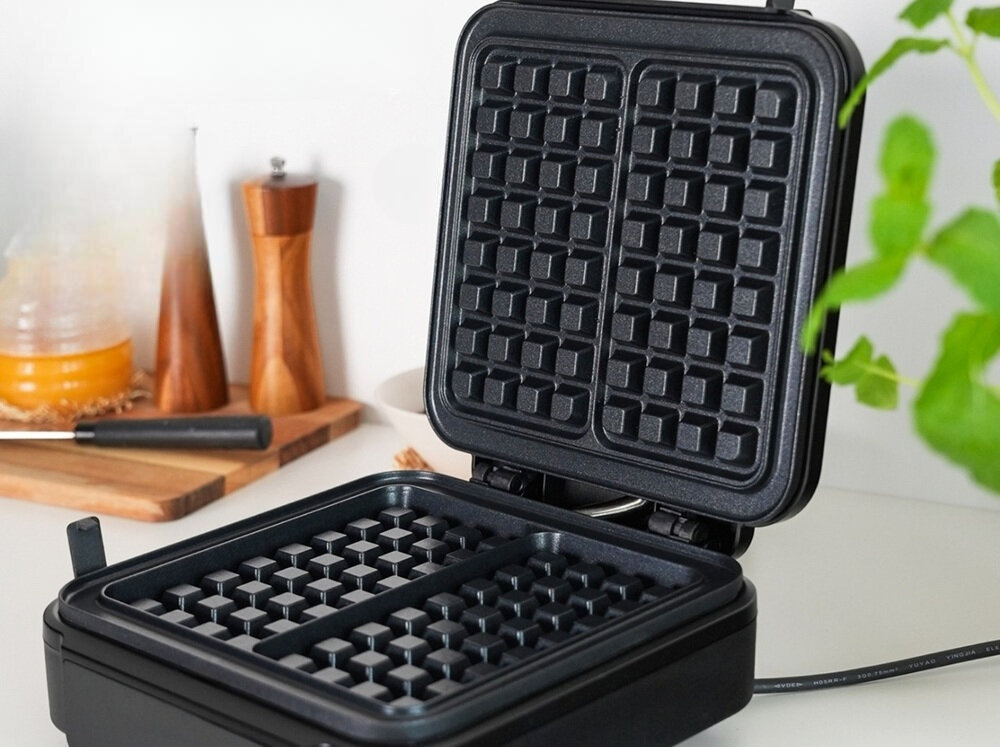 Gofrownica MOZANO Genius AGD-GOF-002 system odprowadzania nadmiaru ciasta, czystszy blat, praktyczne rozwiązanie