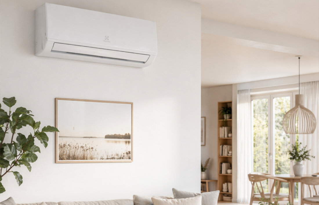 Klimatyzator Split, Pompa ciepła powietrze - powietrze ELECTROLUX Hell 4D AirFlow EACS/I-09HEL/N8 EEC Elastyczna regulacja mocy Pięć poziomów nawiewu skuteczne chłodzenie i ogrzewanie do 16 m² zdjęcie lifestyle prezentacja w salonie ukosem