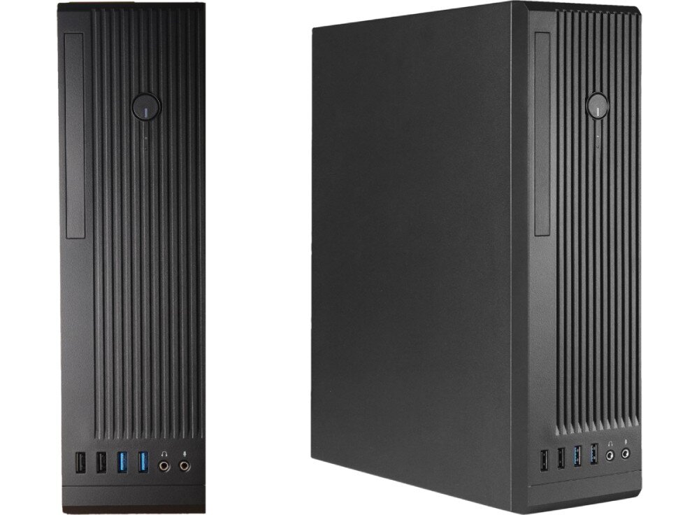 Komputer XQUANTUM XQR5R16S512GB-XA37WP Czarna obudowa komputerowa typu slim ustawiona pionowo, posiadająca żebrowany panel przedni oraz zestaw portów u dołu