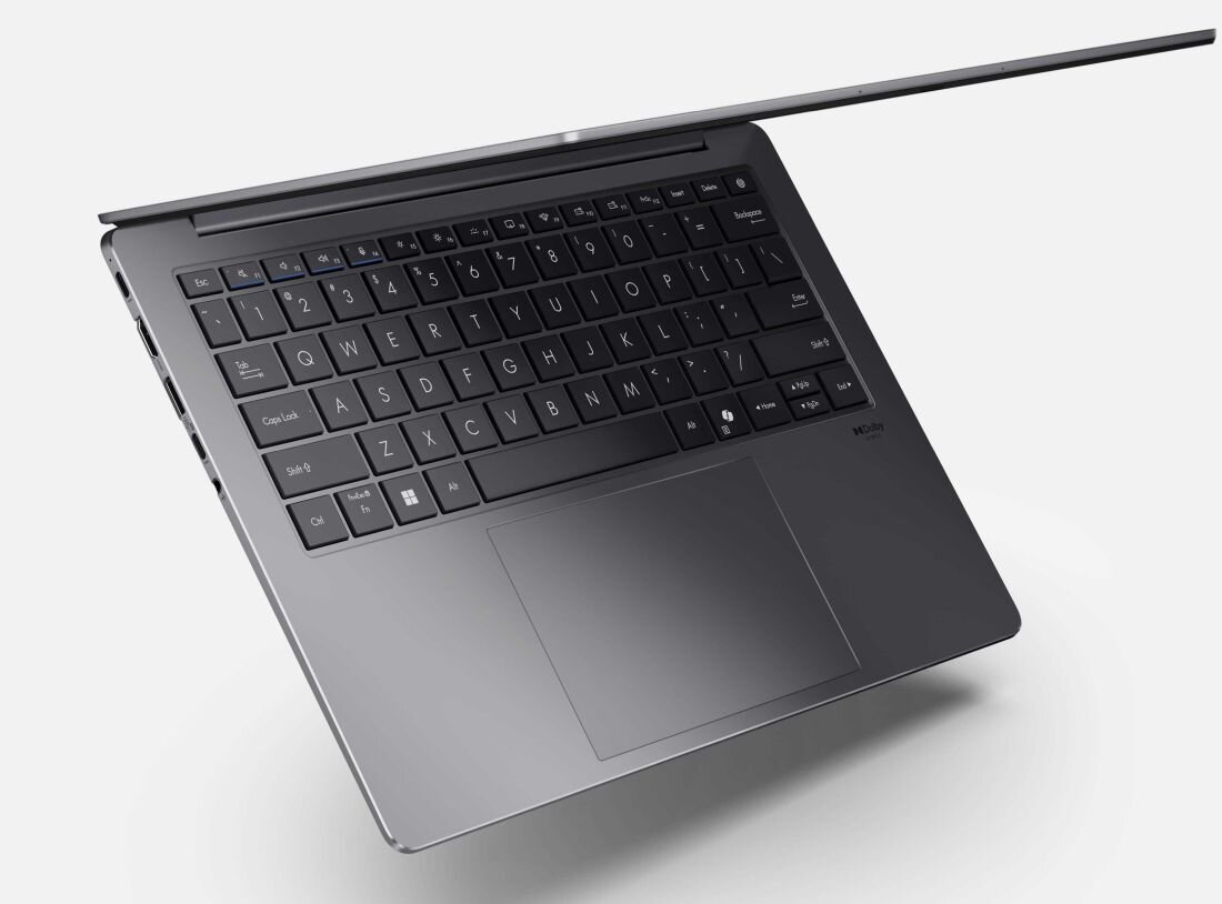 Laptop ExpertBook P5 P5405 z otwartą pokrywą – ergonomiczny układ klawiatury i portów