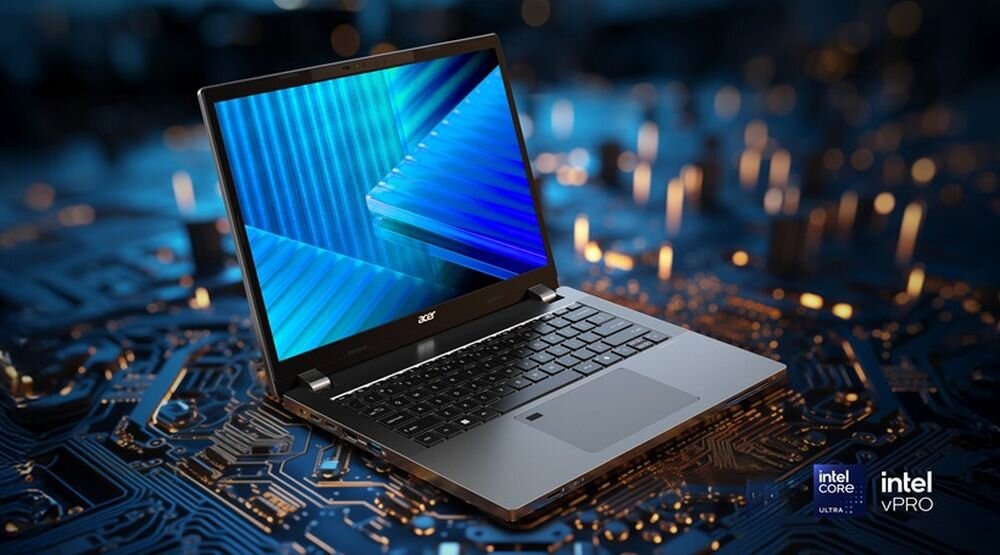 Na obrazie widoczny jest otwarty laptop z wyświetlaczem pokazującym niebieski wzór. W prawym dolnym rogu znajdują się loga \'intel core ultra\' i \'intel vPRO\'.