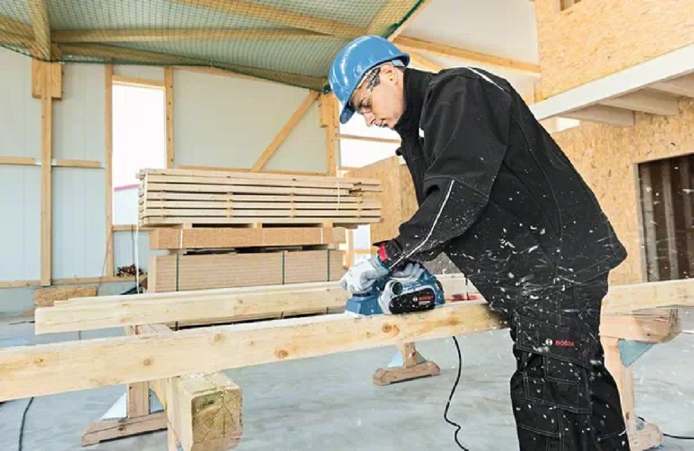 Strug BOSCH GHO 26 82 D Stabilna równa podstawa aluminiowa