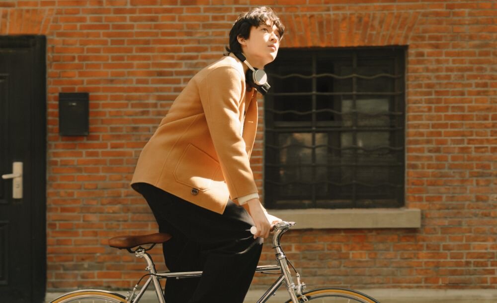 Słuchawki nauszne BANG & OLUFSEN Beoplay H100 ANC Wodoodporne design komfort lekkość dźwięk jakość wrażenia słuchowe ergonomia lekkość sport aktywność podróże czas pracy działanie akumulator