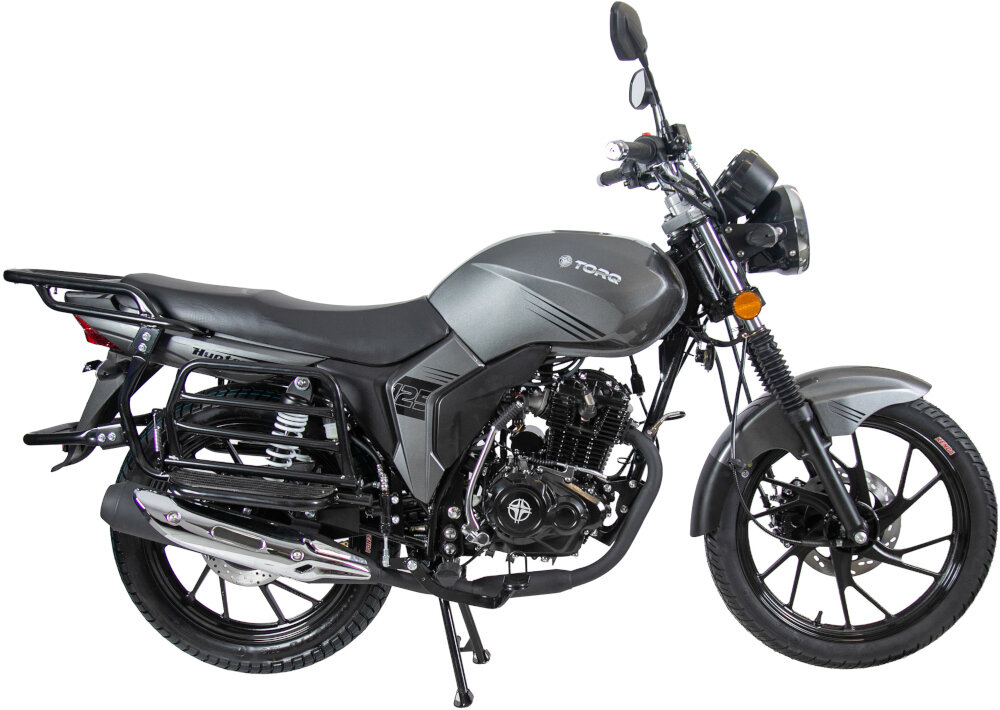 Motocykl TORQ Hunter 125 MC125-5 124.4cm3 11l Szary motocykl na białym tle widoczny z boku czterosuwowy silnik chłodzony powietrzem moc na poziomie około 10,7 KM do 8500 obr./min maksymalna prędkość do 90 km/h pojemność skokowa do 124,4 cm3 5-biegowa skrzynia