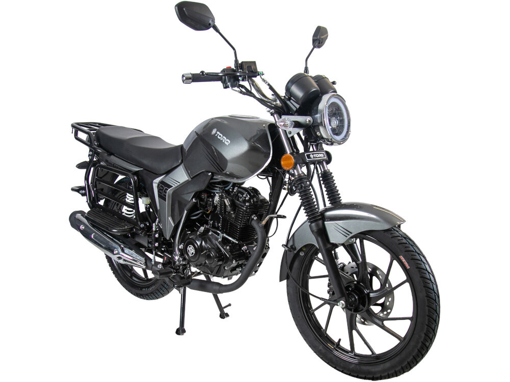 Motocykl TORQ Hunter 125 MC125-5 124.4cm3 11l Szary motocykl na białym tle widoczny od przodu pod skosem elektryczny i nożny rozrusznik szybkie i wygodne uruchomienie 18-calowe opony z przodu i z tyłu