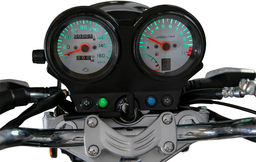 Motocykl TORQ Hunter 125 MC125-5 124.4cm3 11l Szary wyświetlacz na białym tle analogowy, klasyczny wyświetlacz ponadczasowym charakterem czytelna forma kategorię prawa jazdy A lub B