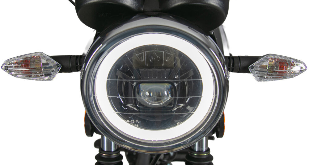Motocykl TORQ Hunter 125 MC125-5 124.4cm3 11l Szary zbliżenie na przednią lampę przednie i tylne oświetlenie LED wyraźną widoczność Jasne światło LED bezpieczeństwo Technologia LED niskim poborem energii długą żywotnością
